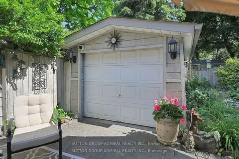 1 Valleyview Gardens Toronto ON M6S 2B5