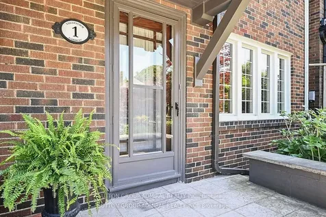 1 Valleyview Gardens Toronto ON M6S 2B5
