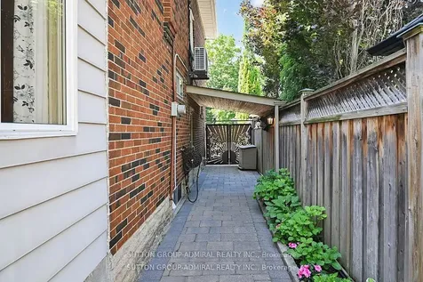 1 Valleyview Gardens Toronto ON M6S 2B5