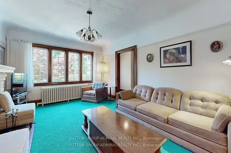 1 Valleyview Gardens Toronto ON M6S 2B5