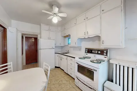 1 Valleyview Gardens Toronto ON M6S 2B5