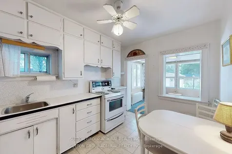 1 Valleyview Gardens Toronto ON M6S 2B5