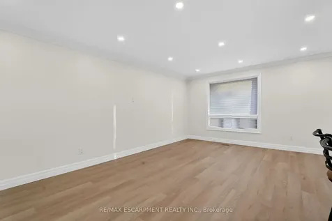 646 Cumberland Avenue Burlington ON L7N 2X5