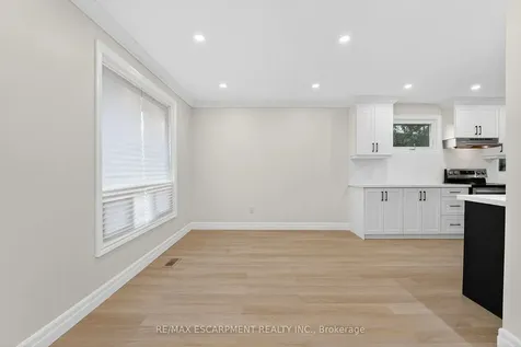 646 Cumberland Avenue Burlington ON L7N 2X5