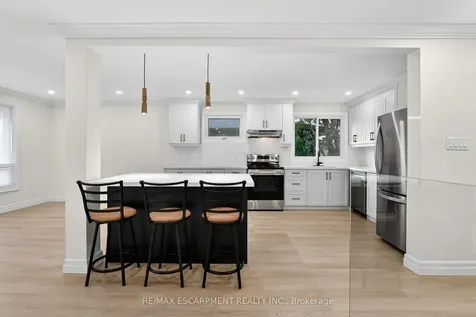 646 Cumberland Avenue Burlington ON L7N 2X5