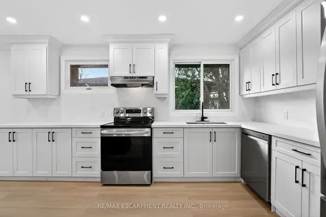 646 Cumberland Avenue Burlington ON L7N 2X5