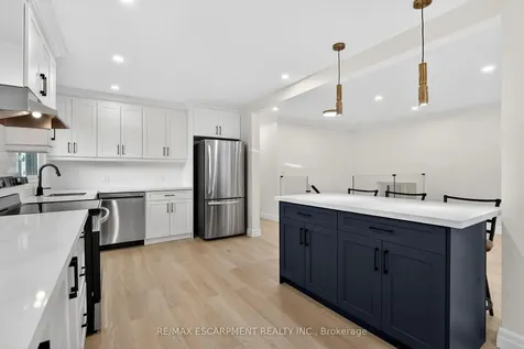 646 Cumberland Avenue Burlington ON L7N 2X5