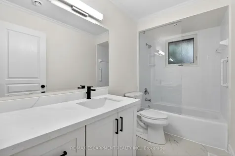 646 Cumberland Avenue Burlington ON L7N 2X5