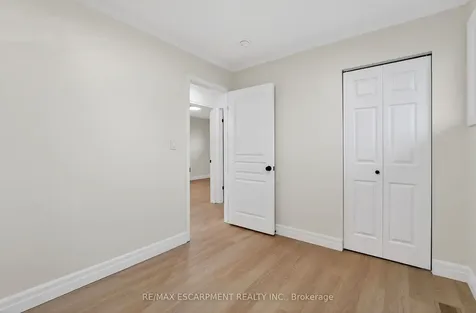 646 Cumberland Avenue Burlington ON L7N 2X5