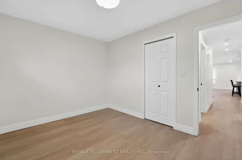 646 Cumberland Avenue Burlington ON L7N 2X5