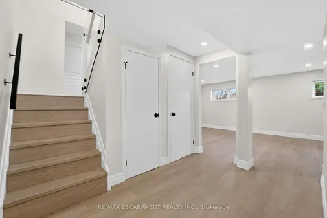 646 Cumberland Avenue Burlington ON L7N 2X5