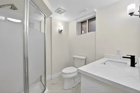 646 Cumberland Avenue Burlington ON L7N 2X5