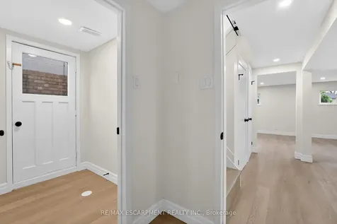 646 Cumberland Avenue Burlington ON L7N 2X5