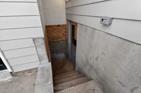 646 Cumberland Avenue Burlington ON L7N 2X5