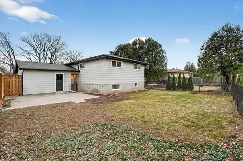 646 Cumberland Avenue Burlington ON L7N 2X5