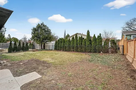 646 Cumberland Avenue Burlington ON L7N 2X5