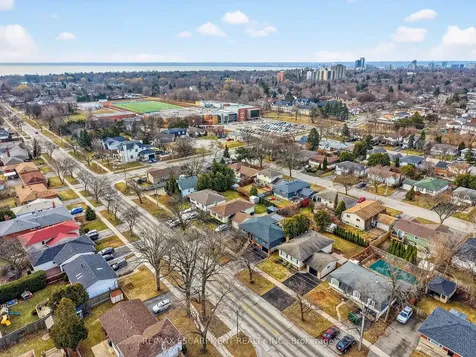 646 Cumberland Avenue Burlington ON L7N 2X5