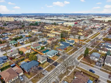 646 Cumberland Avenue Burlington ON L7N 2X5
