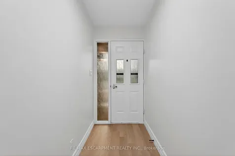 646 Cumberland Avenue Burlington ON L7N 2X5