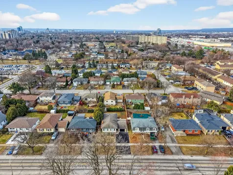 646 Cumberland Avenue Burlington ON L7N 2X5
