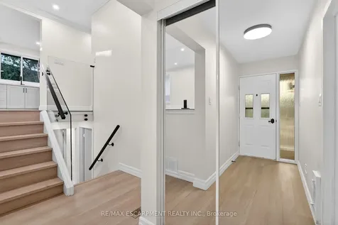 646 Cumberland Avenue Burlington ON L7N 2X5