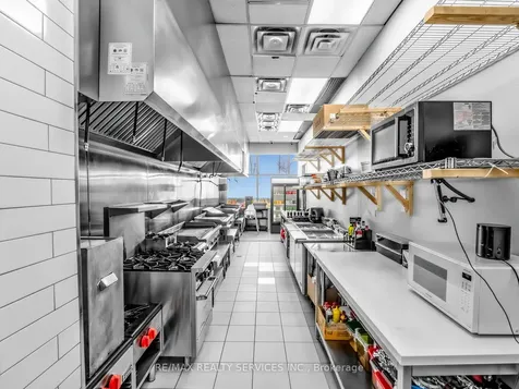 1475 Aerowood Drive Mississauga ON L4W 1C2