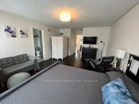 5534 Meadowcrest Avenue Mississauga ON L5M 0V1