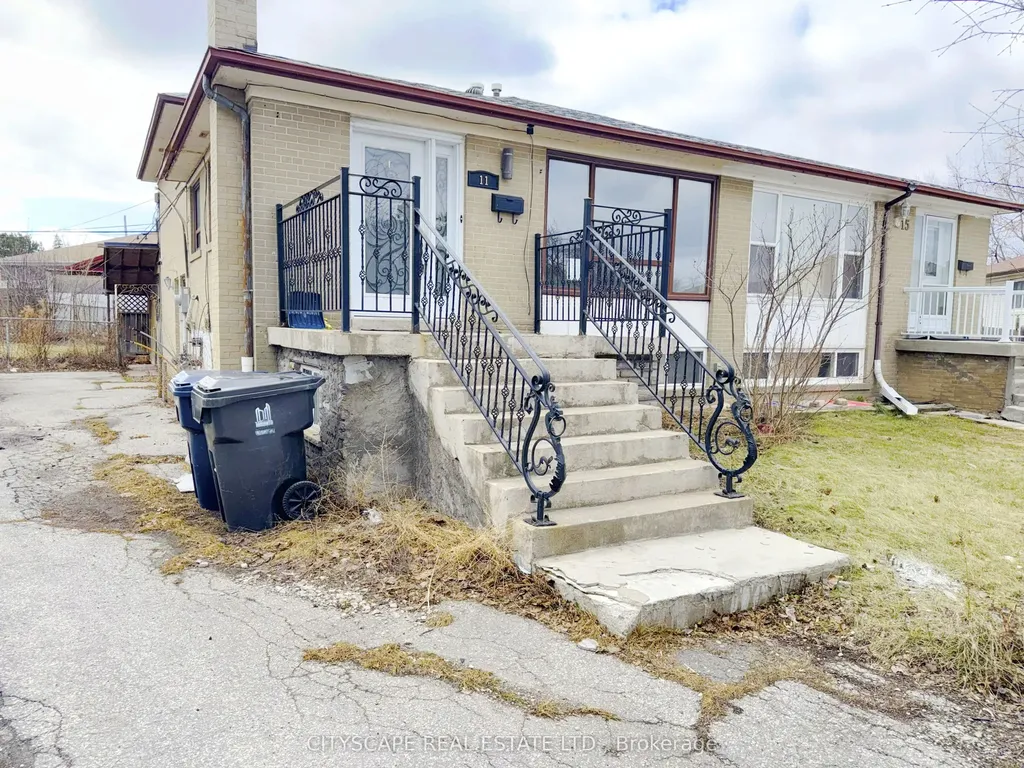 11 Melpham Court Toronto ON M9V 2H2