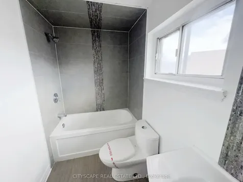 11 Melpham Court Toronto ON M9V 2H2
