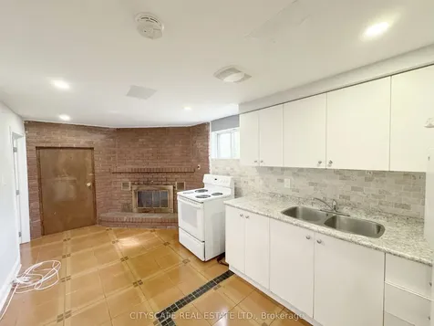 11 Melpham Court Toronto ON M9V 2H2