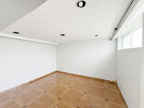 11 Melpham Court Toronto ON M9V 2H2