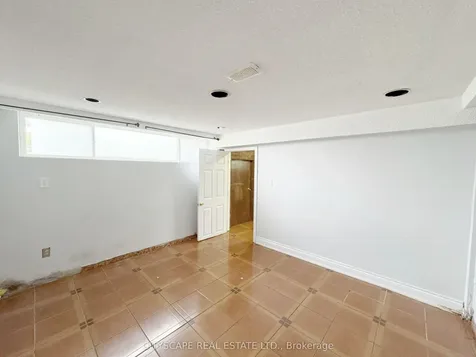 11 Melpham Court Toronto ON M9V 2H2