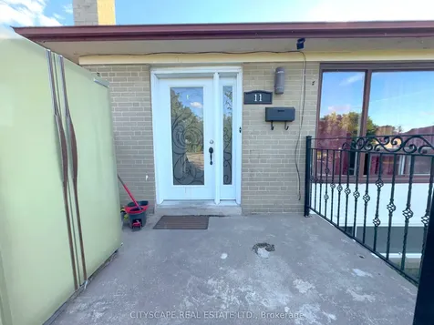 11 Melpham Court Toronto ON M9V 2H2