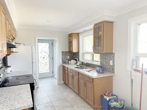 11 Melpham Court Toronto ON M9V 2H2