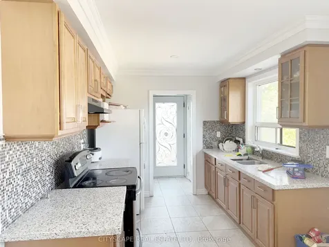 11 Melpham Court Toronto ON M9V 2H2