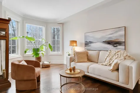493 Berkley Court Oakville ON L6H 6Y9