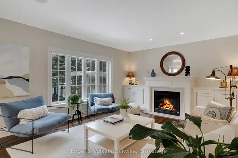 493 Berkley Court Oakville ON L6H 6Y9