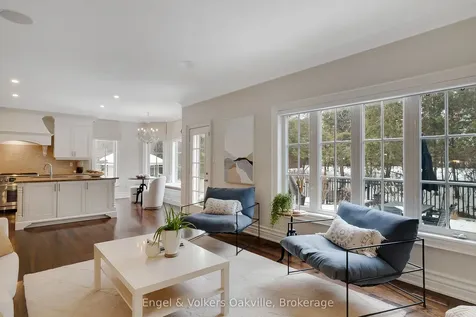 493 Berkley Court Oakville ON L6H 6Y9