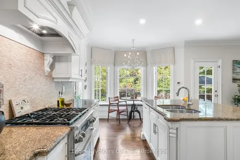 493 Berkley Court Oakville ON L6H 6Y9