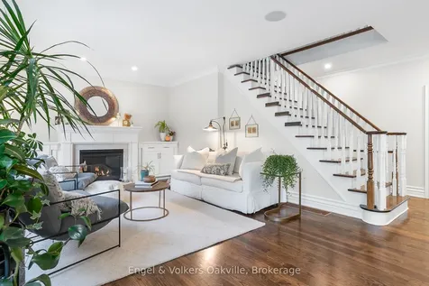 493 Berkley Court Oakville ON L6H 6Y9