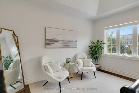 493 Berkley Court Oakville ON L6H 6Y9