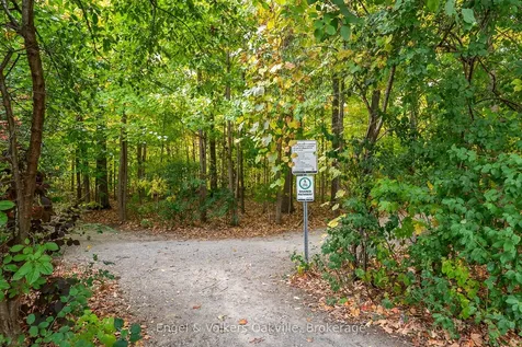 493 Berkley Court Oakville ON L6H 6Y9