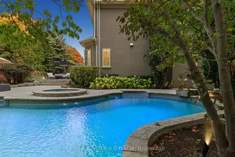 493 Berkley Court Oakville ON L6H 6Y9