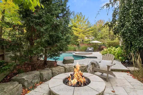 493 Berkley Court Oakville ON L6H 6Y9
