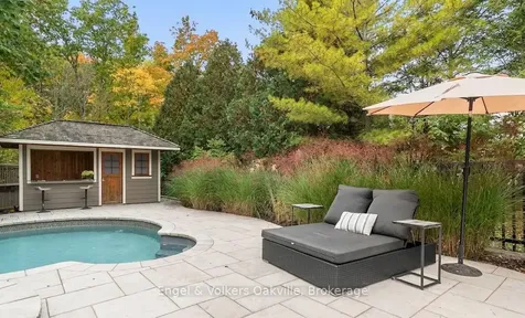 493 Berkley Court Oakville ON L6H 6Y9