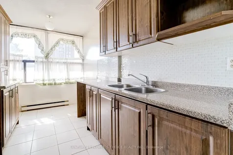4 Kings Cross Road Brampton ON L6T 3X8
