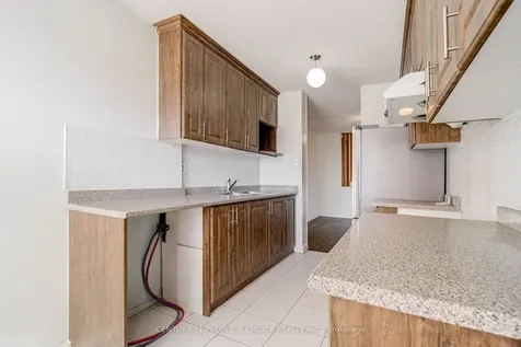 4 Kings Cross Road Brampton ON L6T 3X8