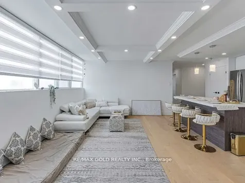 3700 Kaneff Crescent Mississauga ON L5A 4B8