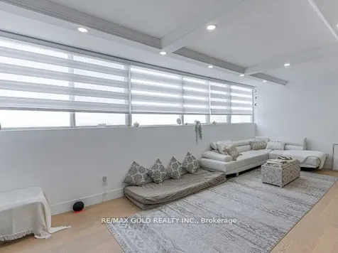 3700 Kaneff Crescent Mississauga ON L5A 4B8