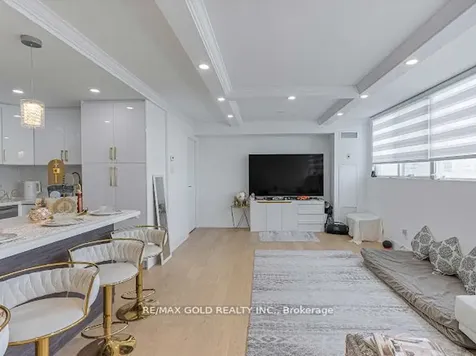 3700 Kaneff Crescent Mississauga ON L5A 4B8